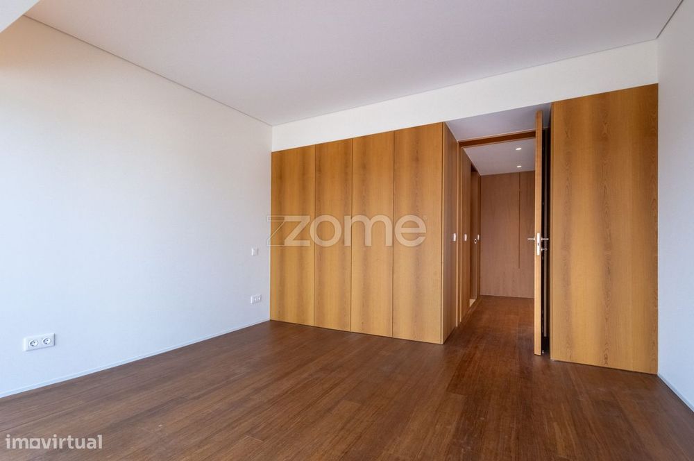 Apartamento T4 Duplex Novo no Prestigiado Edifício Alameda