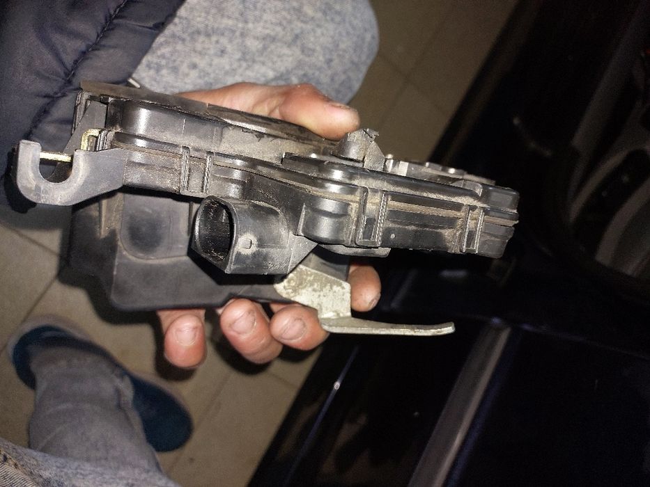 Trabalhamos com conserto de capota automotiva elétrica