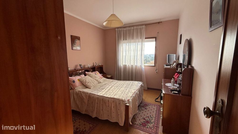 Apartamento T2 com arrumo varanda e vistas de ria. A 2 minutos da p...