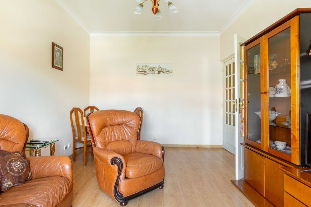 T2 para férias em Mem Martins ( 65€ noite), a 300m do comboio