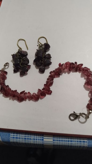 Браслет та сережки з натурального каміння гранат .