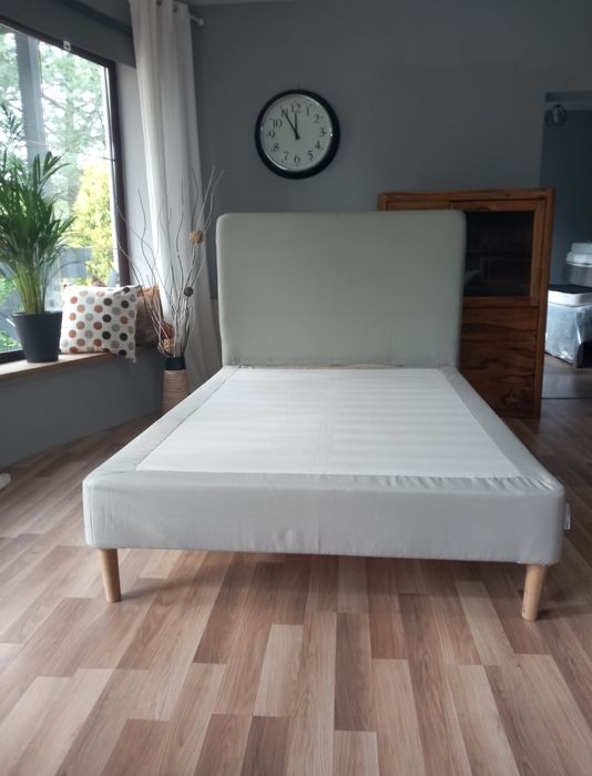 Nowe drewniane łóżko kontynentalne Ikea z wymiennym pokryciem