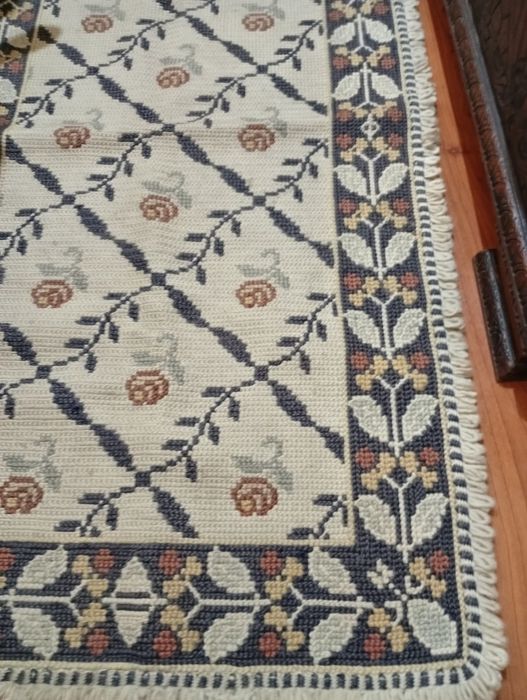 Tapetes de Arraiolos verdadeiros feitos á mão, dois tapetes de quarto