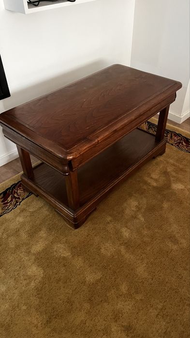 Conjunto de sala em madeira maciça com luz