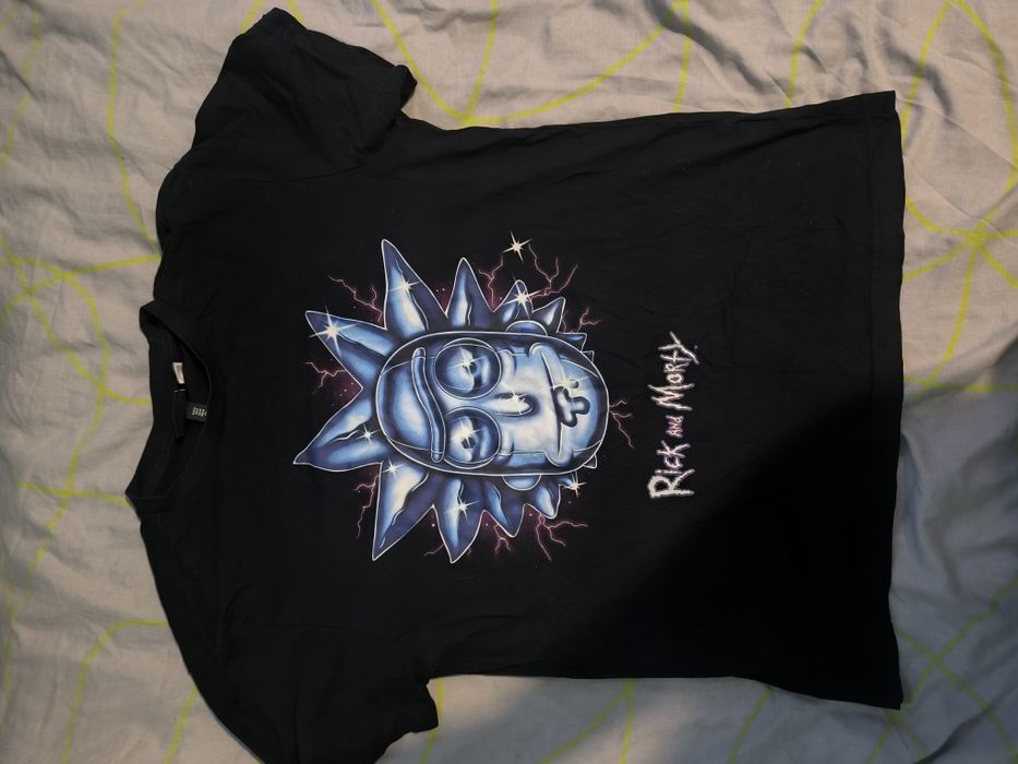 Продам футболку H&M Rick and Morty