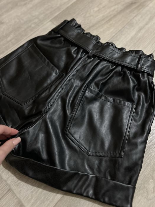 Шорти жіночі утеплені флісом чорні штучна шкіра