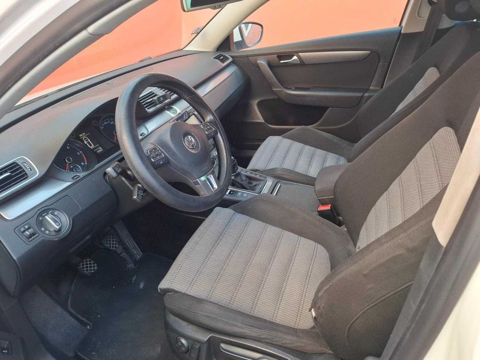 VW Passat variant 1.6 TDI Teto panorâmico /bola reboque electrica. Revisão substiuido- embraiagem/pneus/discos/kit injetores