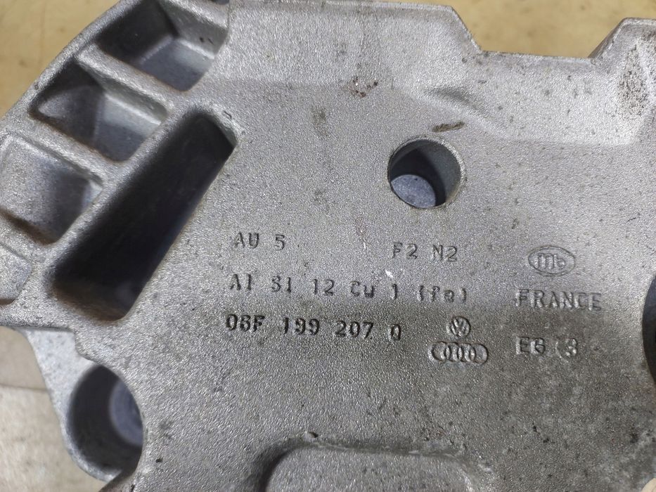 octavia ii golf v 1.6 mpi łapa silnika 06f199207q