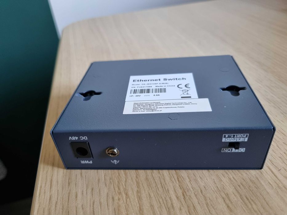 Switch POE Hikvision DS-3E0105P-E/M(B) 4x PoE 10/100Mbps