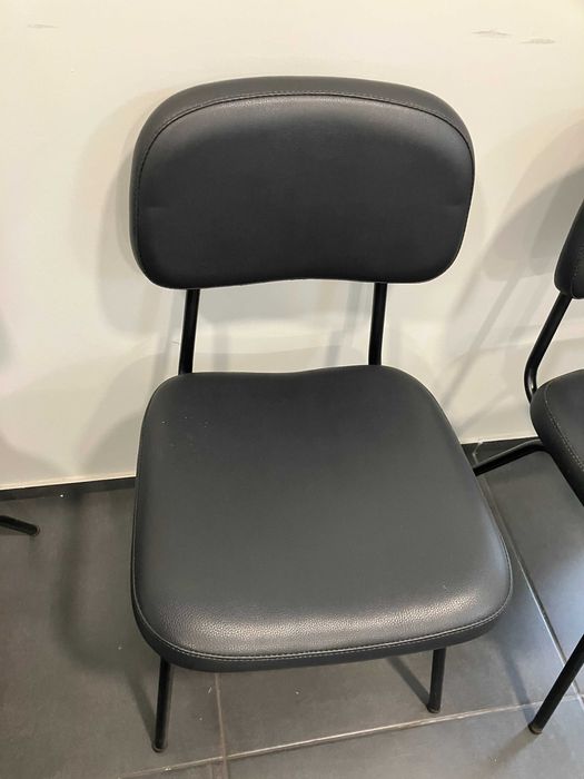 Cadeira em Pele Sintética Preta