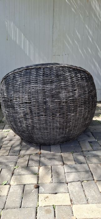 Cadeirão de jardim redondo em vime com almofada