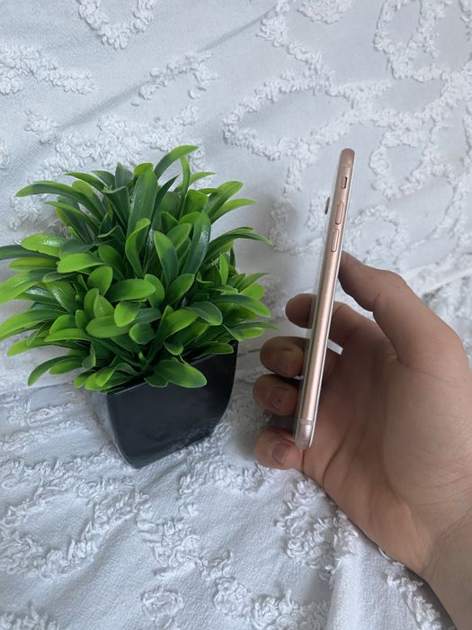 Продам IPhone 8 на 256гб.