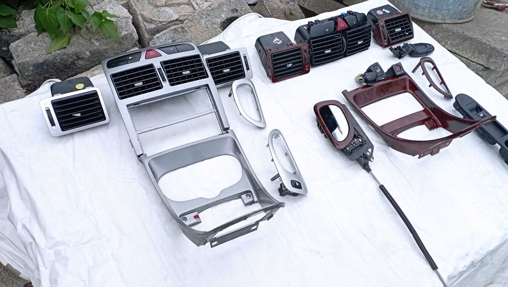 Накладка на торпедо центральний пластик дефлектор обдуву Peugeot 307