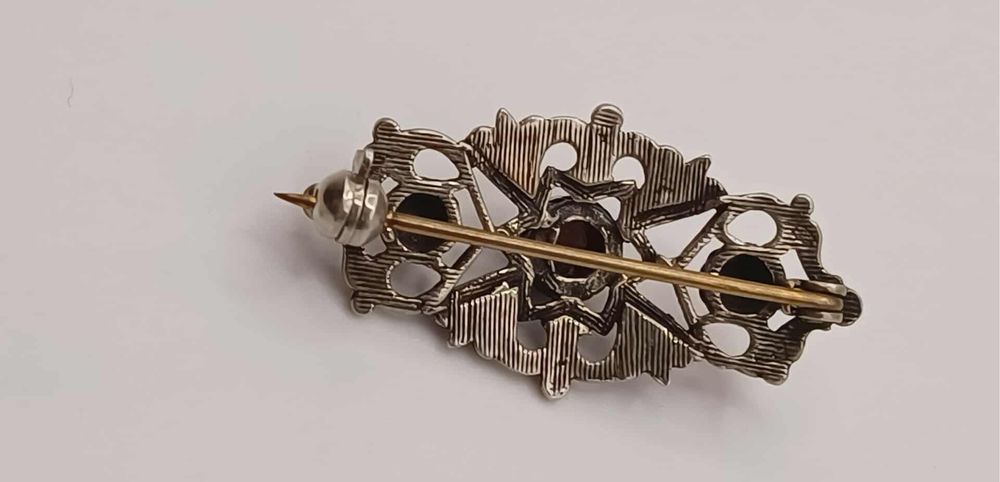 Broszka z granatem 2073