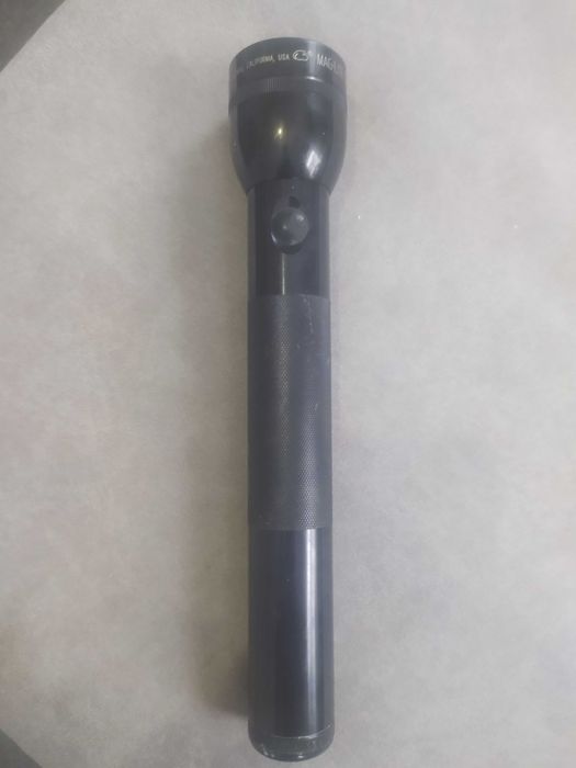 Фонарь-дубінка поліцейській!