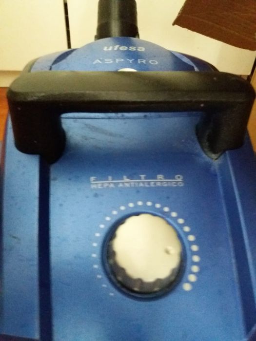 Aspirador Ufesa, com filtro de água