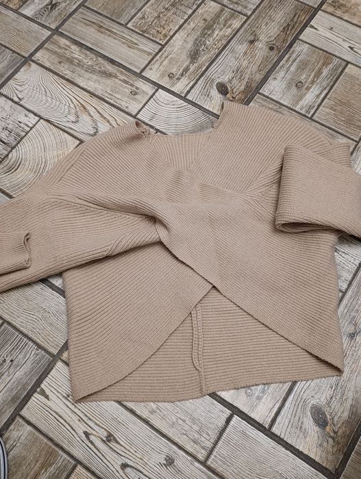 Стільний светр бежевого кольору