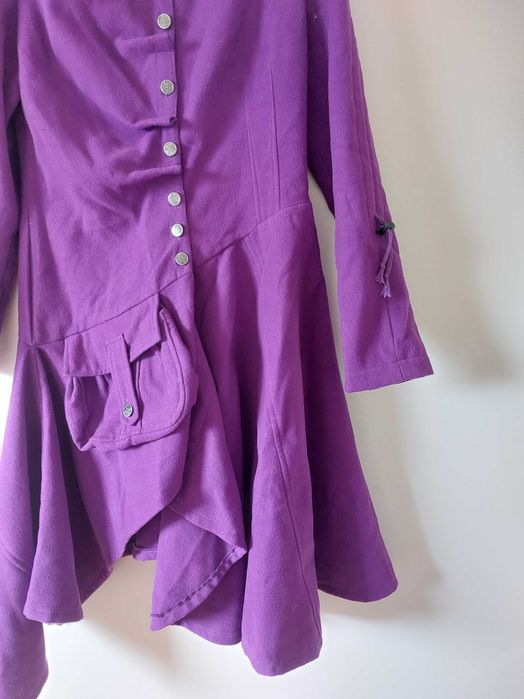 Fioletowy gotycki płaszcz