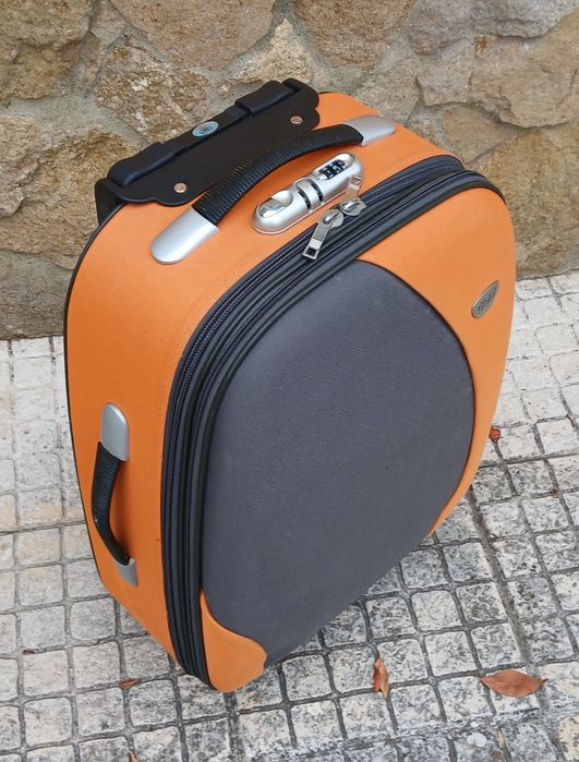 Mala de viagem rígida