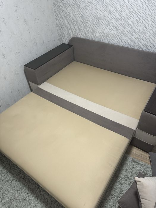 Зручний диван для щоденного сну