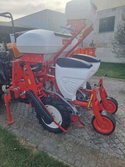 Semeador pneumatico de milho com adubador e micro - Semi Novo