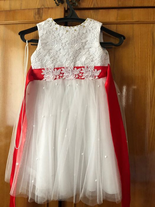 Продам святкові новорічні карнавальні красиві сукні на 3-5 рочків