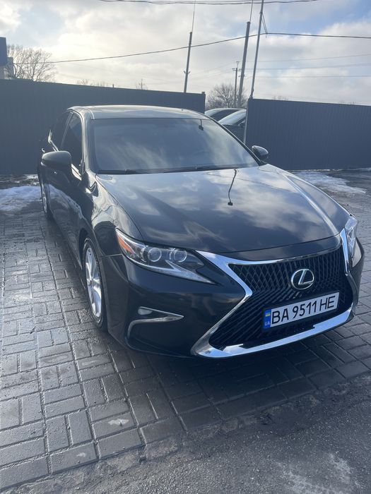 Lexus ES 2016 рік