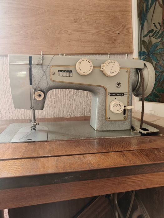 Швейная машина Подольск 142