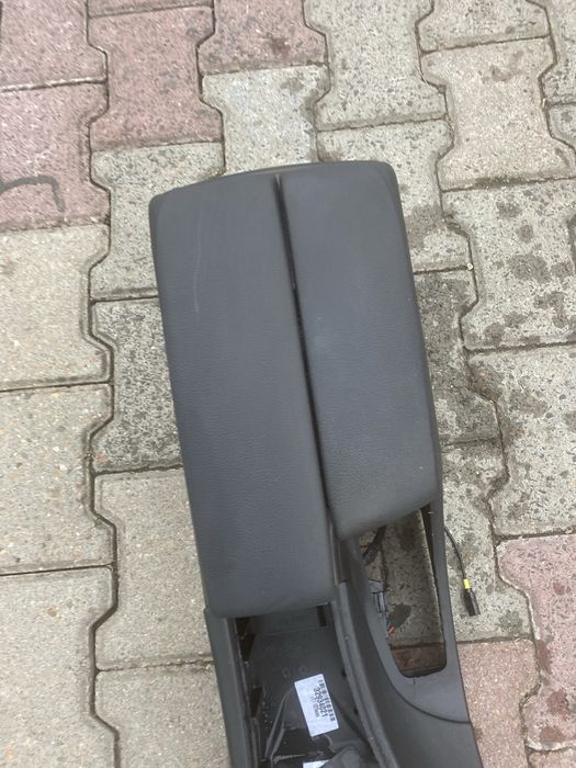 Podłokietnik BMW E90 E91 E92 Europa