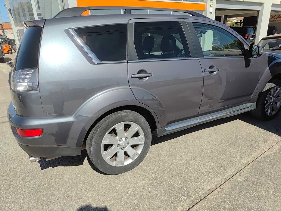Vendo Mitsubichi Outlander 2.2 DI-D 177cv 5+2lugares