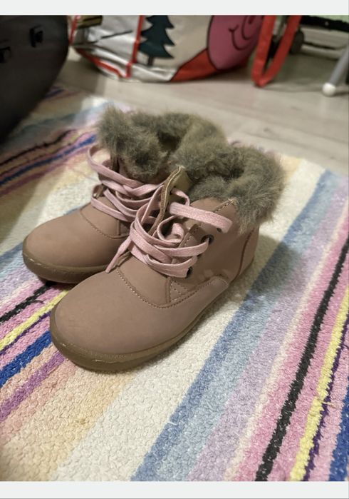 Демісезонні замшеві черевики для дівчинки, розмір 26, нові