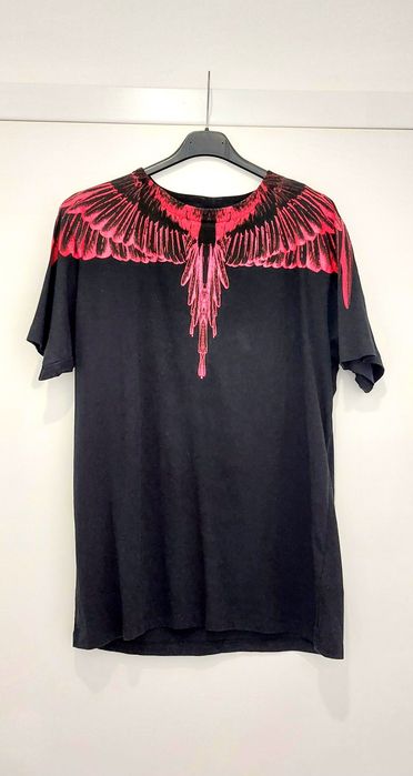 T-shirt preta c/ pormenores - Tamanho M