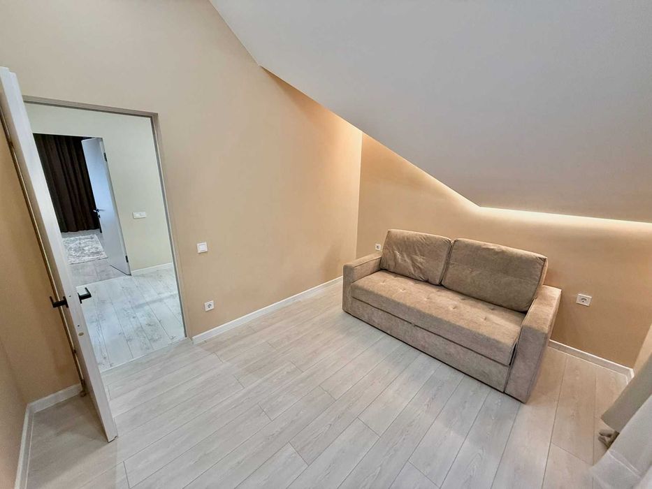 Двоповерховий Будинок З Ремонтом ТА Меблями, 10 КМ Від ЦЕНТРУ МІСТА