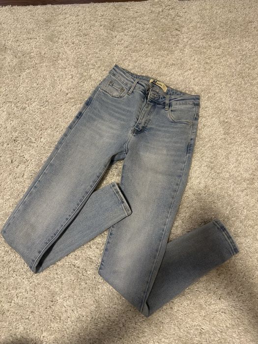 Світлі джинси скіні