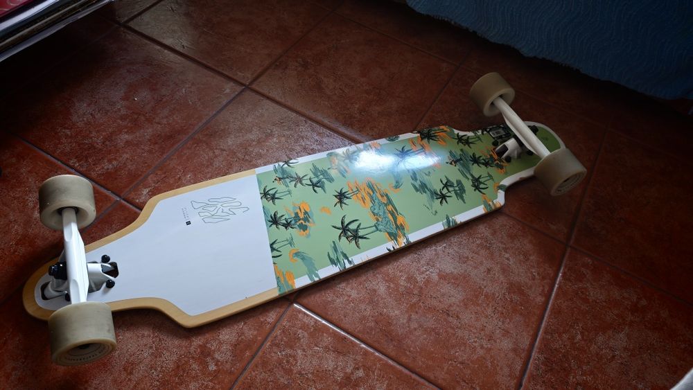 Skate Longboard/Kit de proteção e capacete