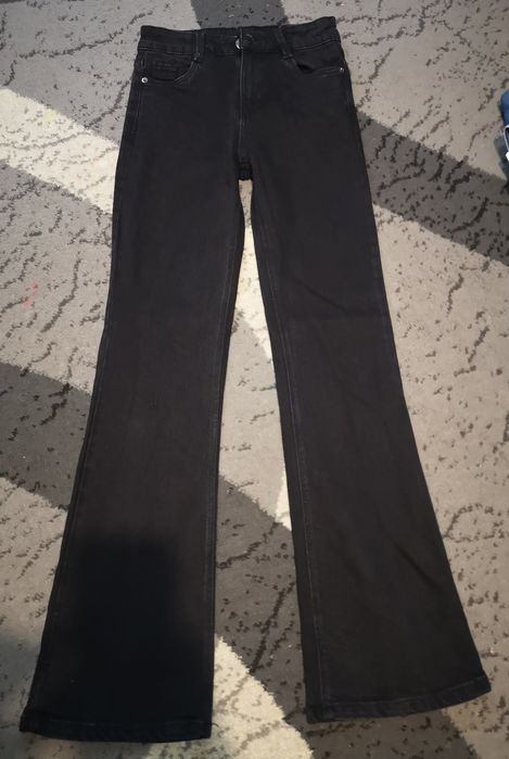 Czarne spodnie jeansowe dzwony 32