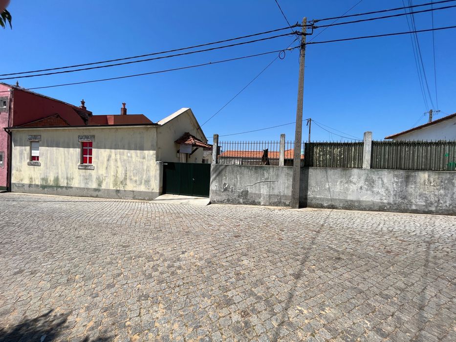 Moradia Térrea Arcozelo com anexo
