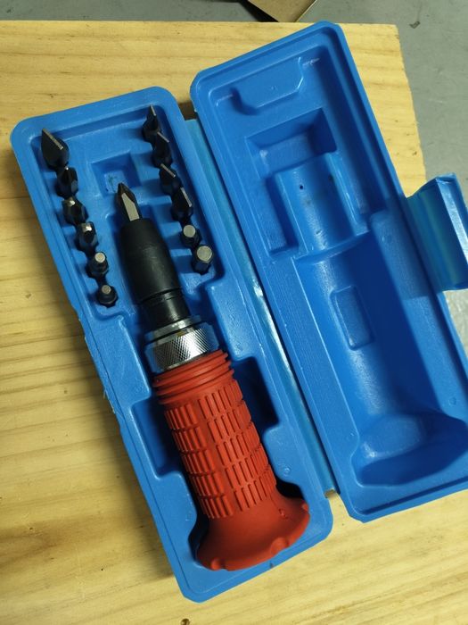 Chave de fendas de impacto + pontas  (fendas e estrela) - Novo