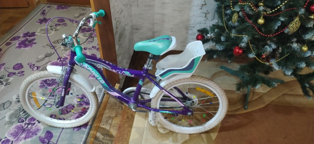 Дитячий велосипед. Дитячий столик. Мольберт.