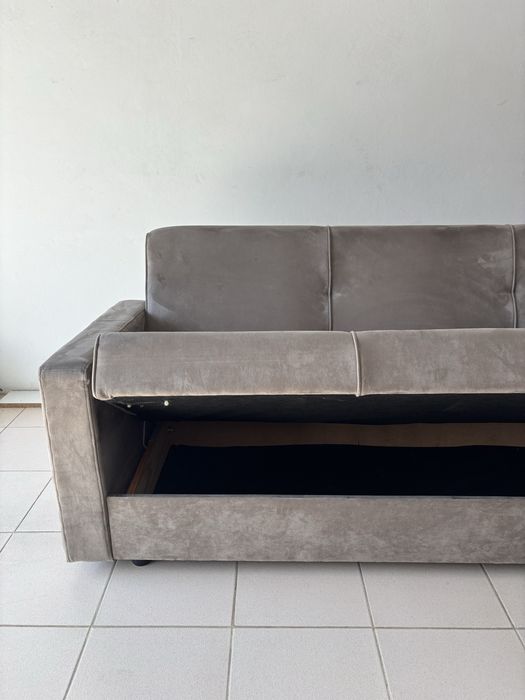Sofá cama com arrumação