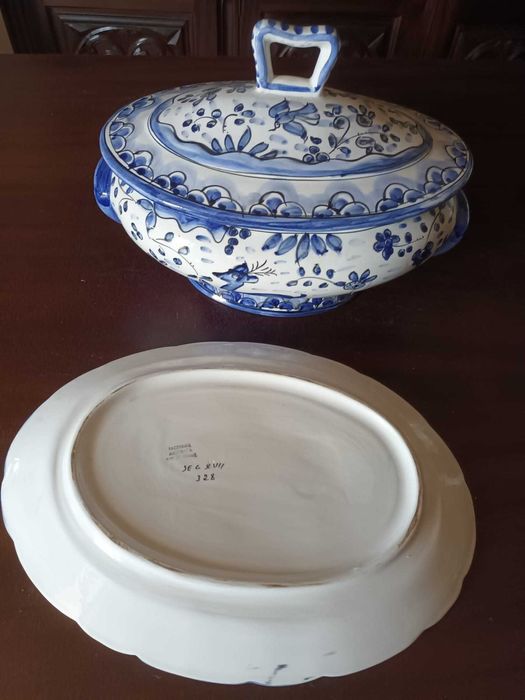 Porcelain terrine with plate430894926738892802