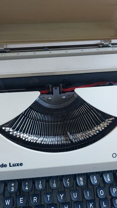 Máquina de escrever olympia traveller de luxe