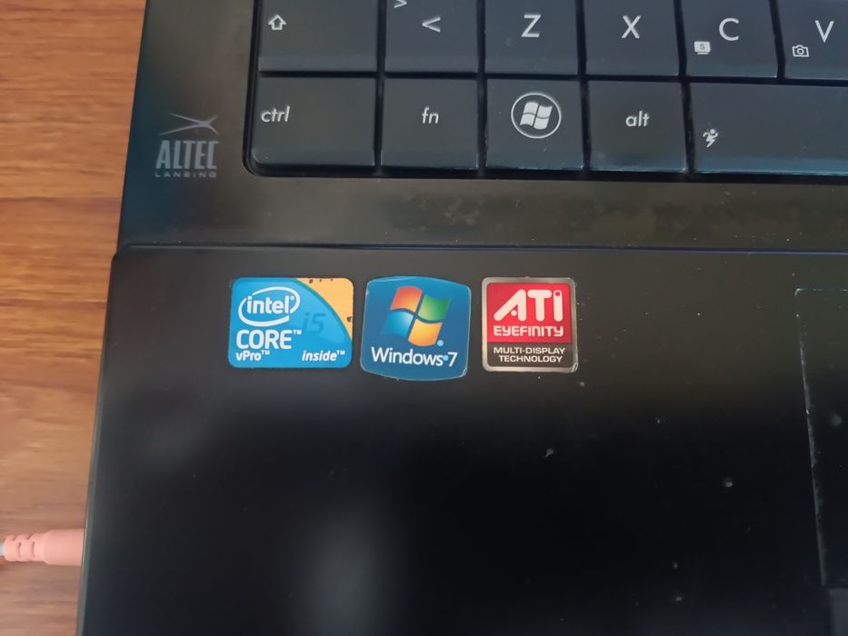Portátil ASUS 853J
