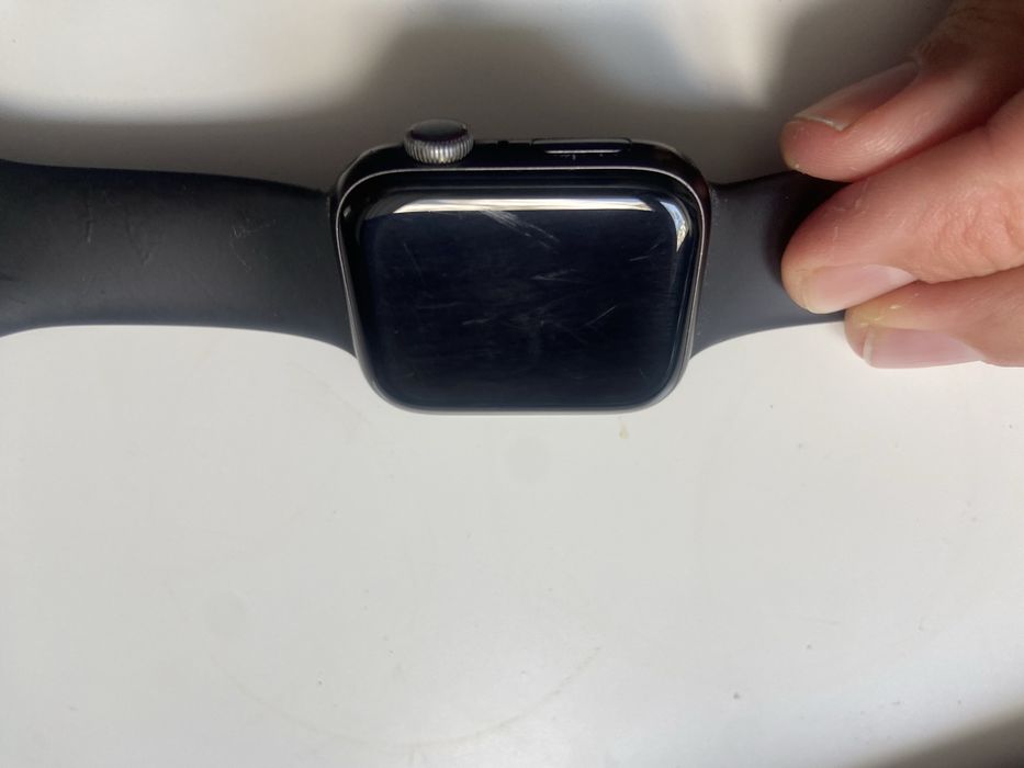 Apple Watch SE 44 mm GPS + Cellular