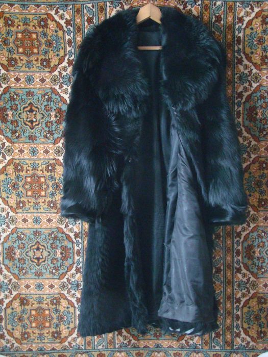 продам шубу женскую натуральный мех идеальное состояние размер-52 плеч