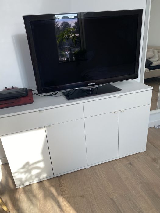IKEA, kredens vihals