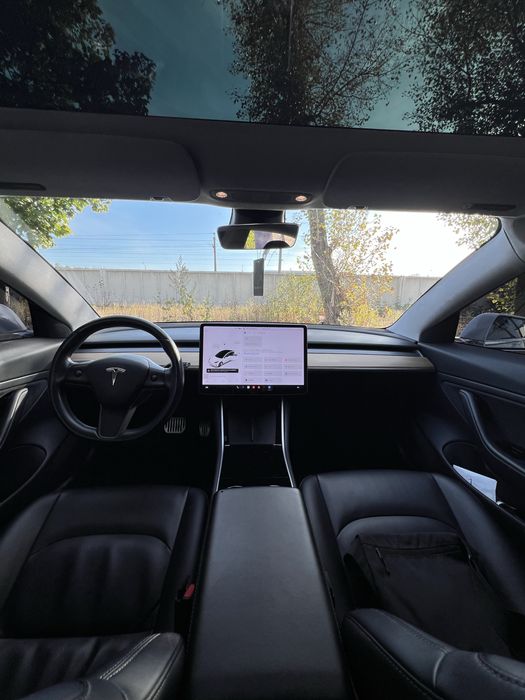 Продам Tesla model 3