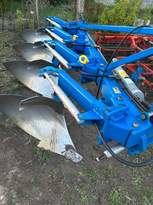 Pługi Overum 4skibowe, 1 właściciel hydrauliczne zabezpieczenie, 10r.