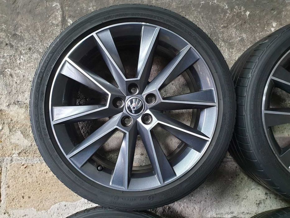 Felgi aluminiowe Skoda R17 5x100 7JX17H2 ET 46 centr 57,1mm