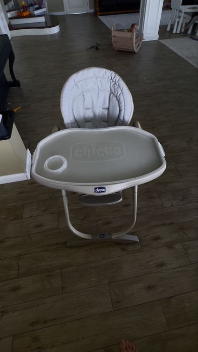 Стільчик для годуваня chicco